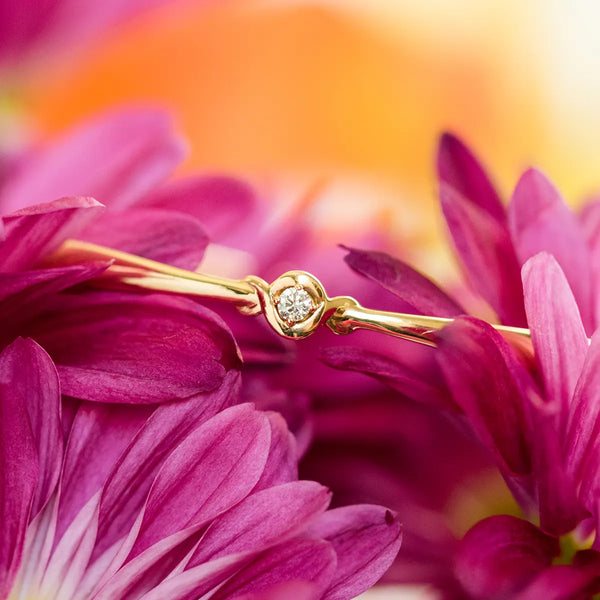 Gold bracelet with diamond