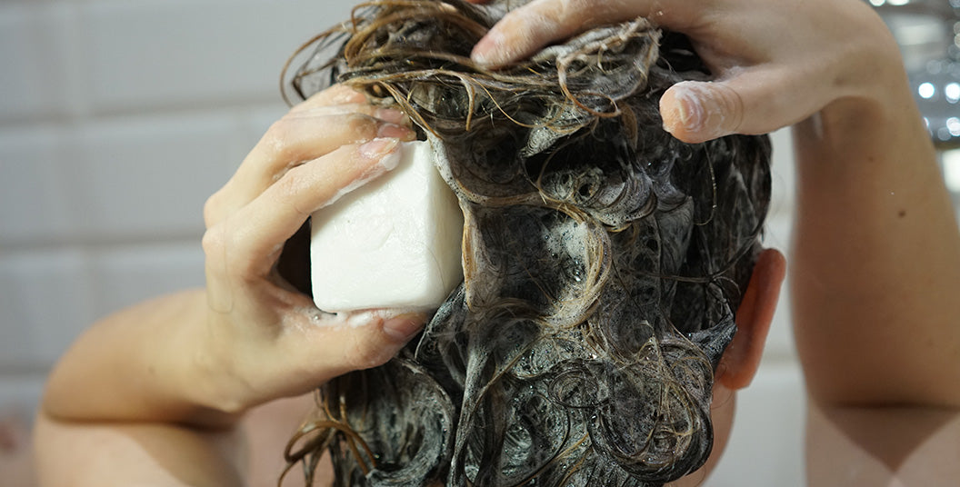 Using shampoo bar to reduce plastic waste and save water