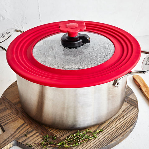 This Universal Pot and Pan Lid Makes Cooking So Much Easier