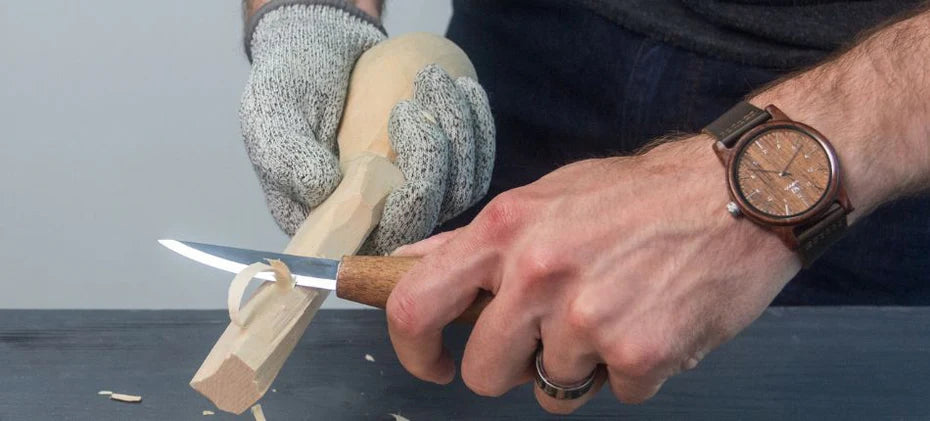 carving with a sloyd knife