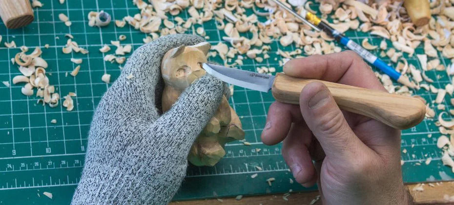 carving wooden cat