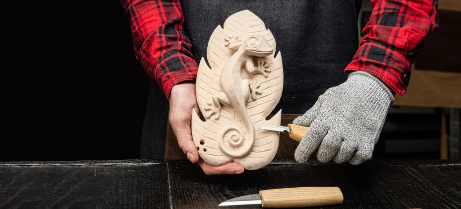 carving wooden sculpture