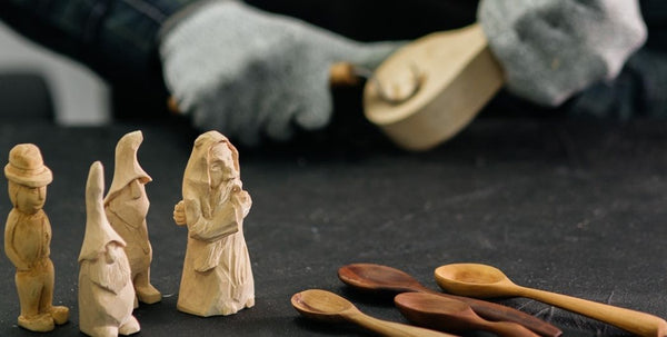 Small wooden figurines