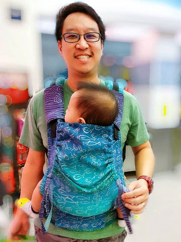 Baby carrying dad using a baby carrier