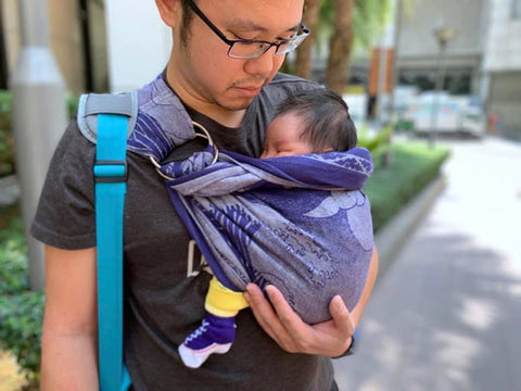 Baby carrying dad using a ring sling