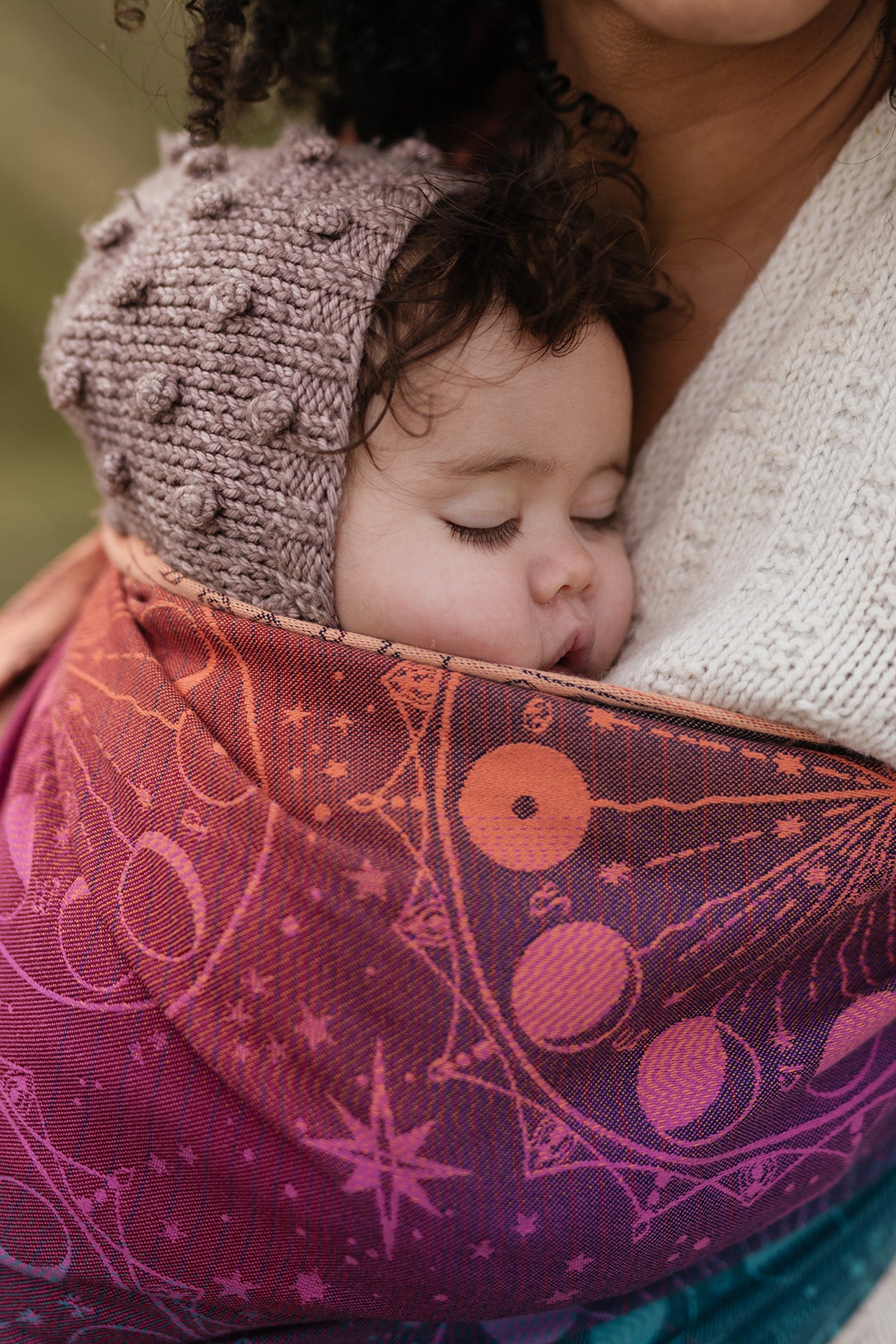 Does sleeping in a sling cause problems? Baby feeling safe and secure in sling