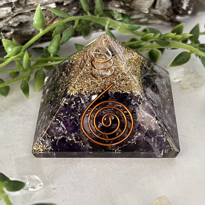 Orgonite Pyramid Amethyst Mini