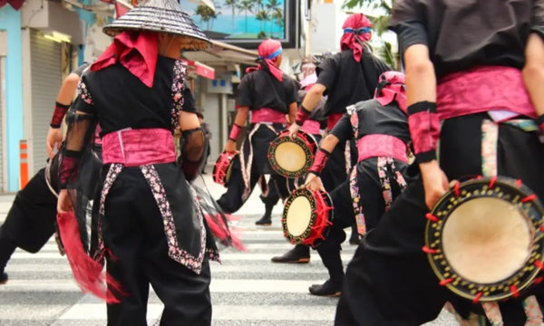沖縄のエイサー踊り