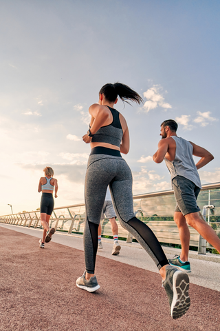 IS IT BETTER TO RUN IN SHORTS OR LEGGINGS?