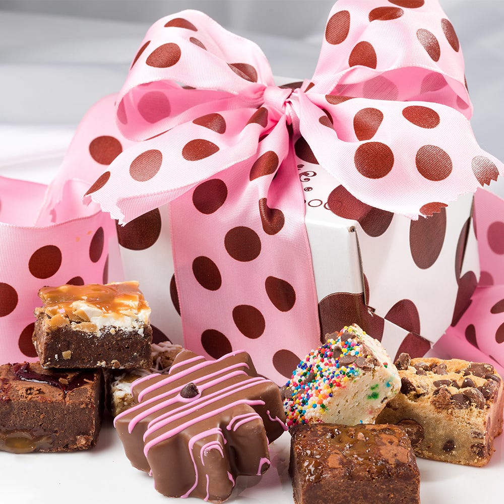 一盒巧克力花型布朗尼，6个什锦布朗尼，粉色圆点丝带包装