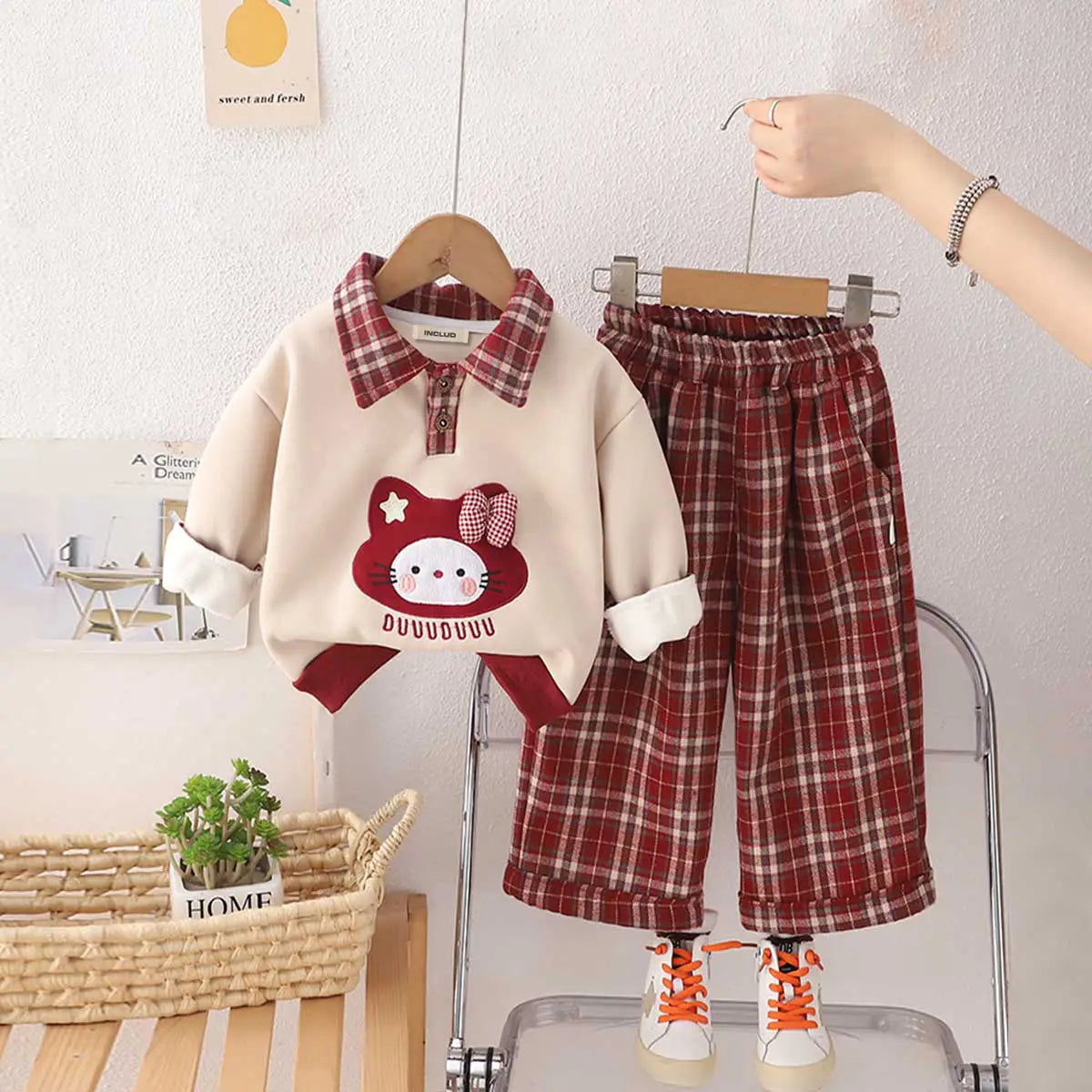 Girls Beige Cat Applique Polo Sweatshirt With Pants Set Sets Beige 1-2 Y