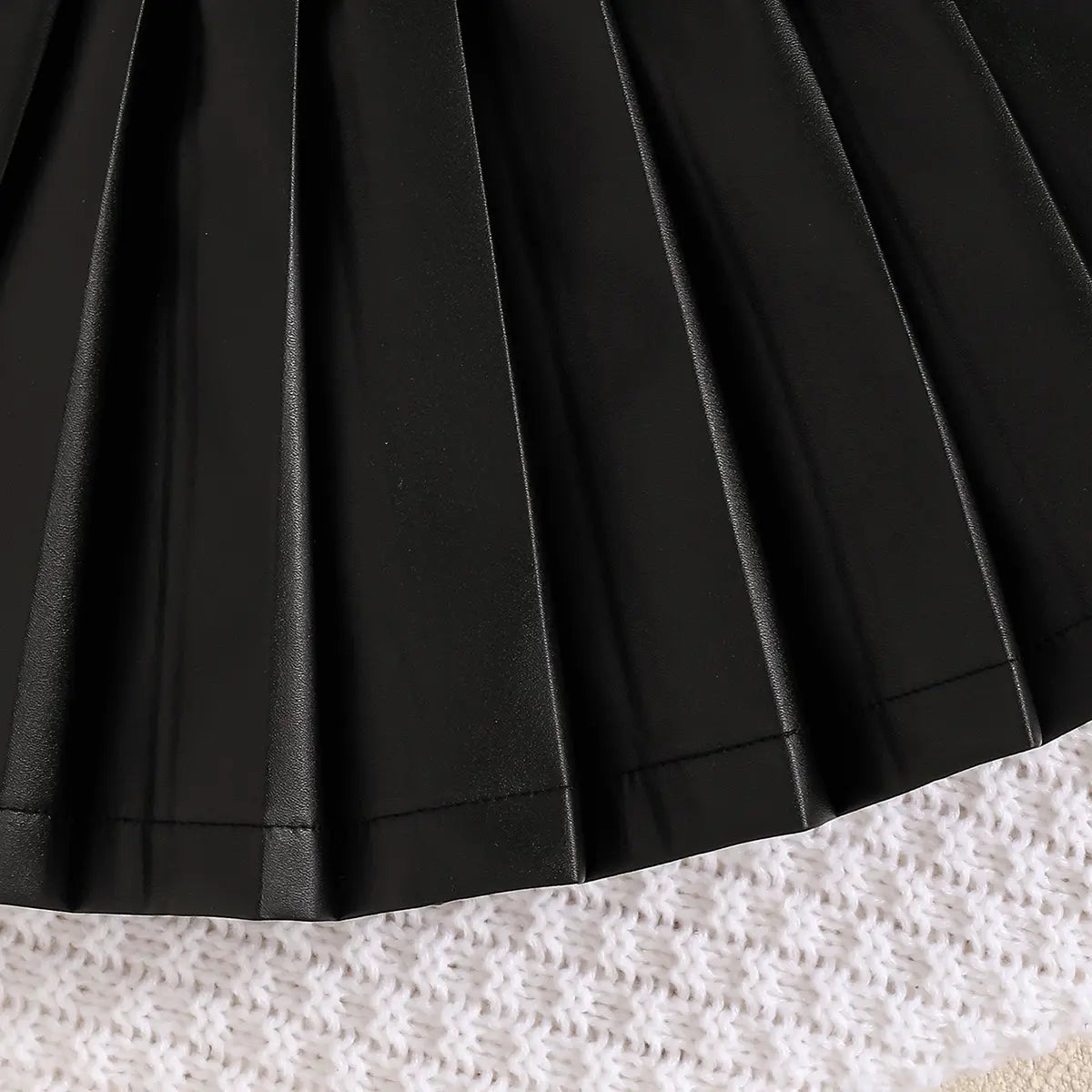 Girls White Bow Applique Top With Pleated Skirt Sets Sets