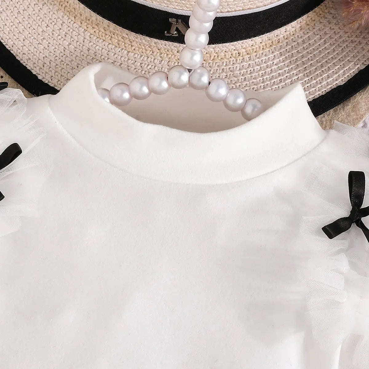 Girls White Bow Applique Top With Pleated Skirt Sets Sets