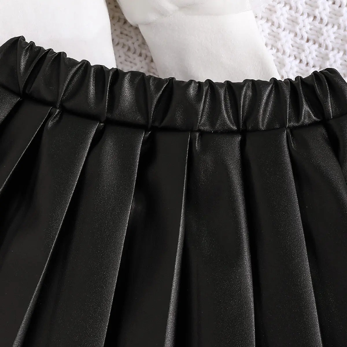 Girls White Bow Applique Top With Pleated Skirt Sets Sets