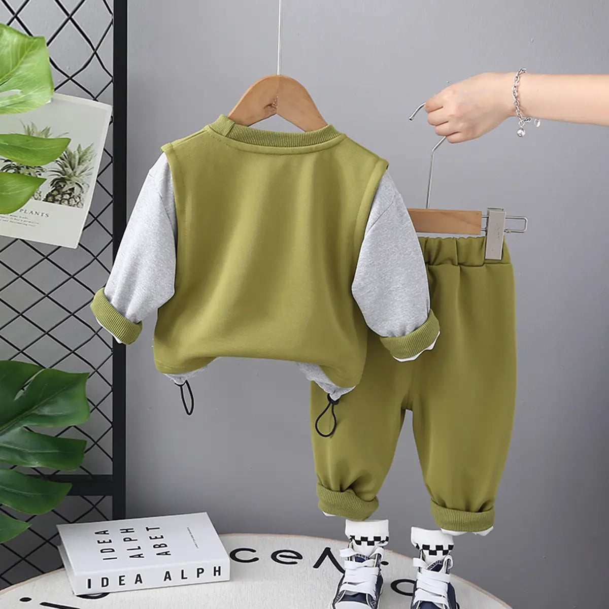 Boys Green Color-blocked Sweatshirt With Jogger Sets Sets