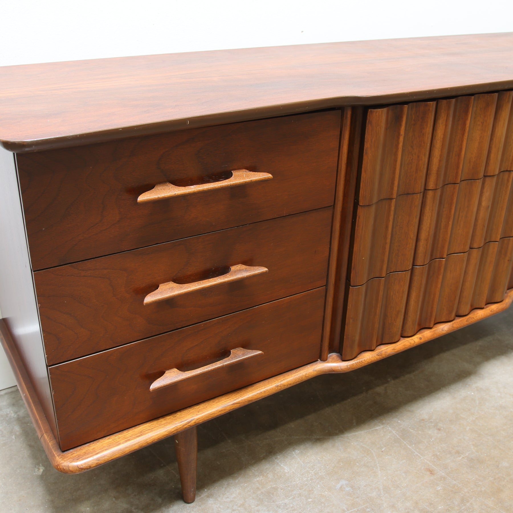 Harmony House Walnut 9 Drawer Dresser Hikos