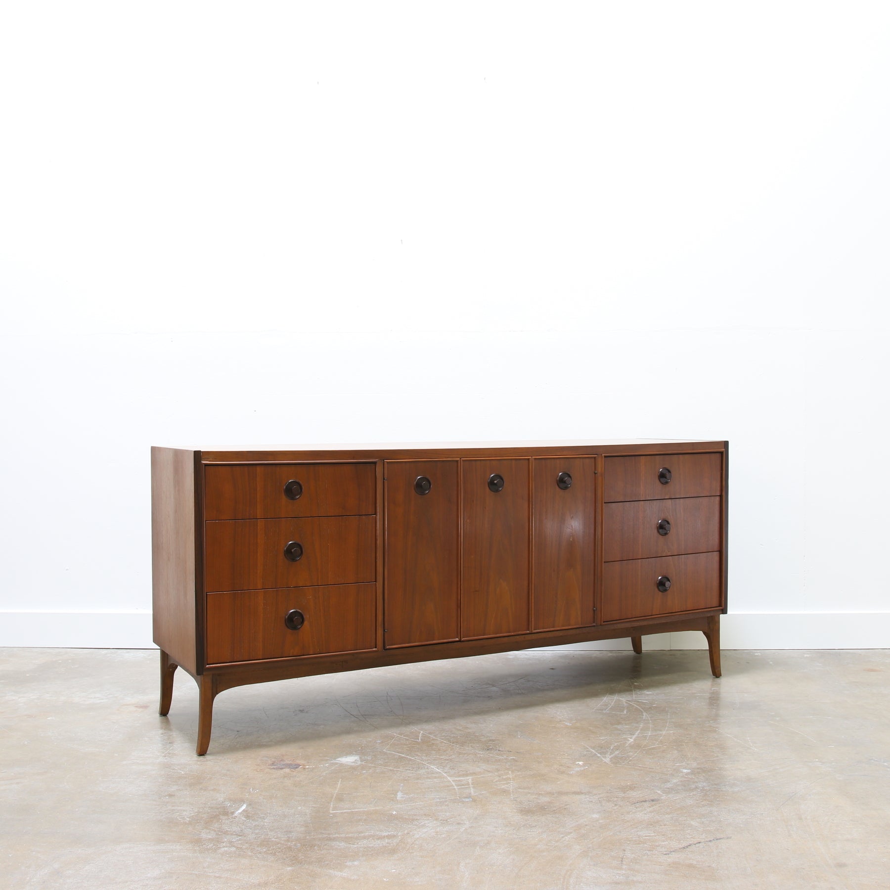 9 Drawer Dresser By Kroehler Furniture Hikos