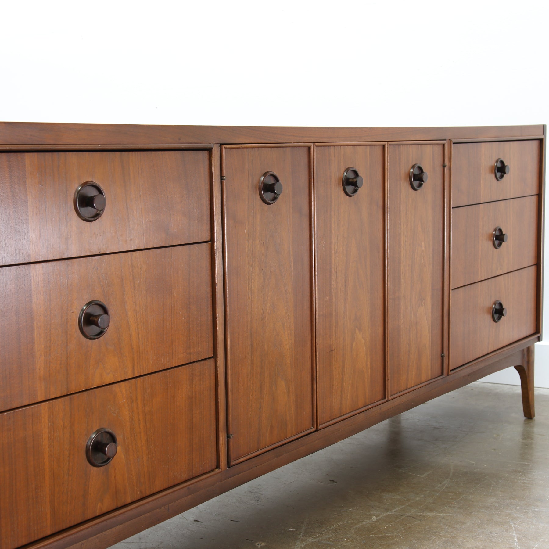 9 Drawer Dresser By Kroehler Furniture Hikos