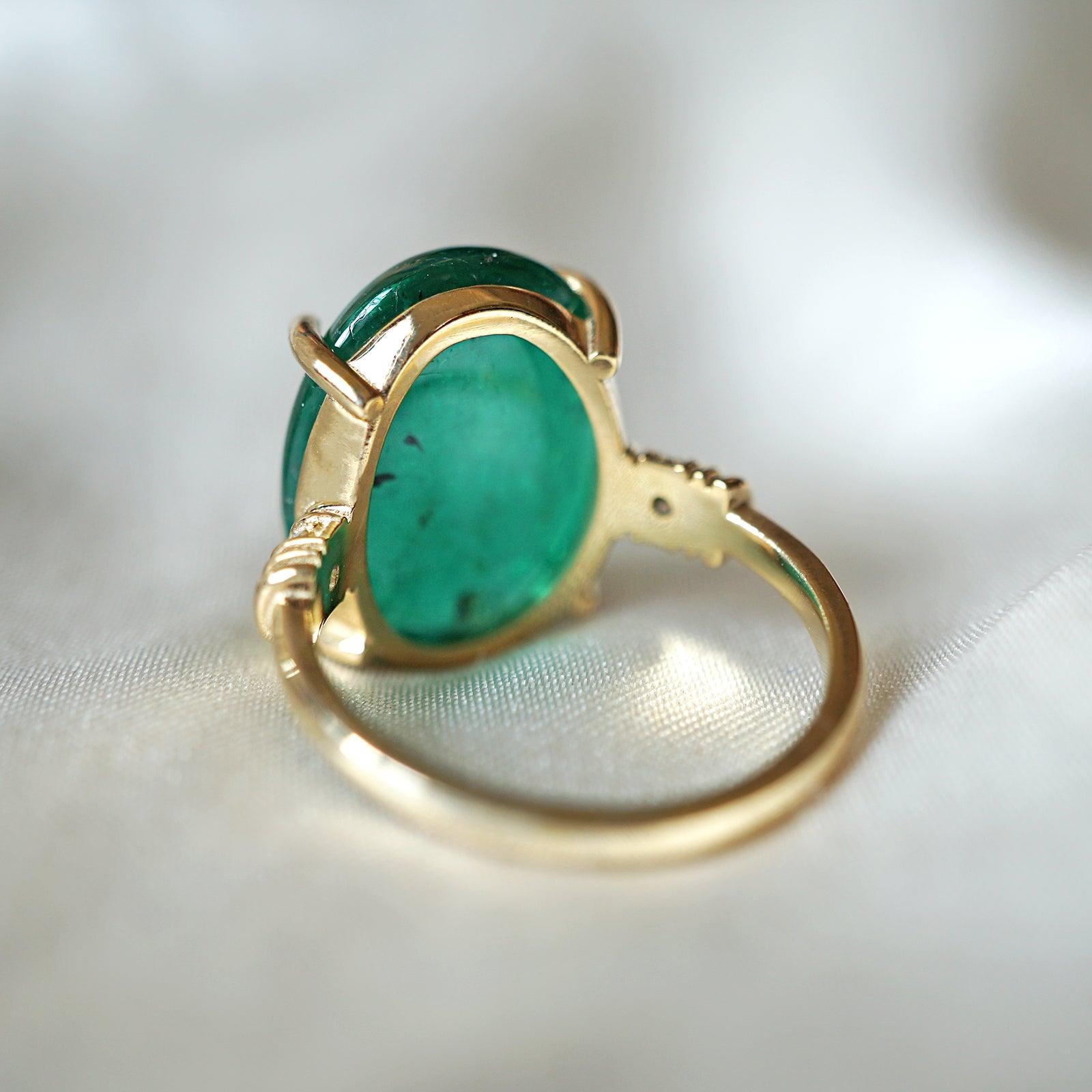 One Of A Kind: Oval Cabochon Emerald Diamond ring, 9ct