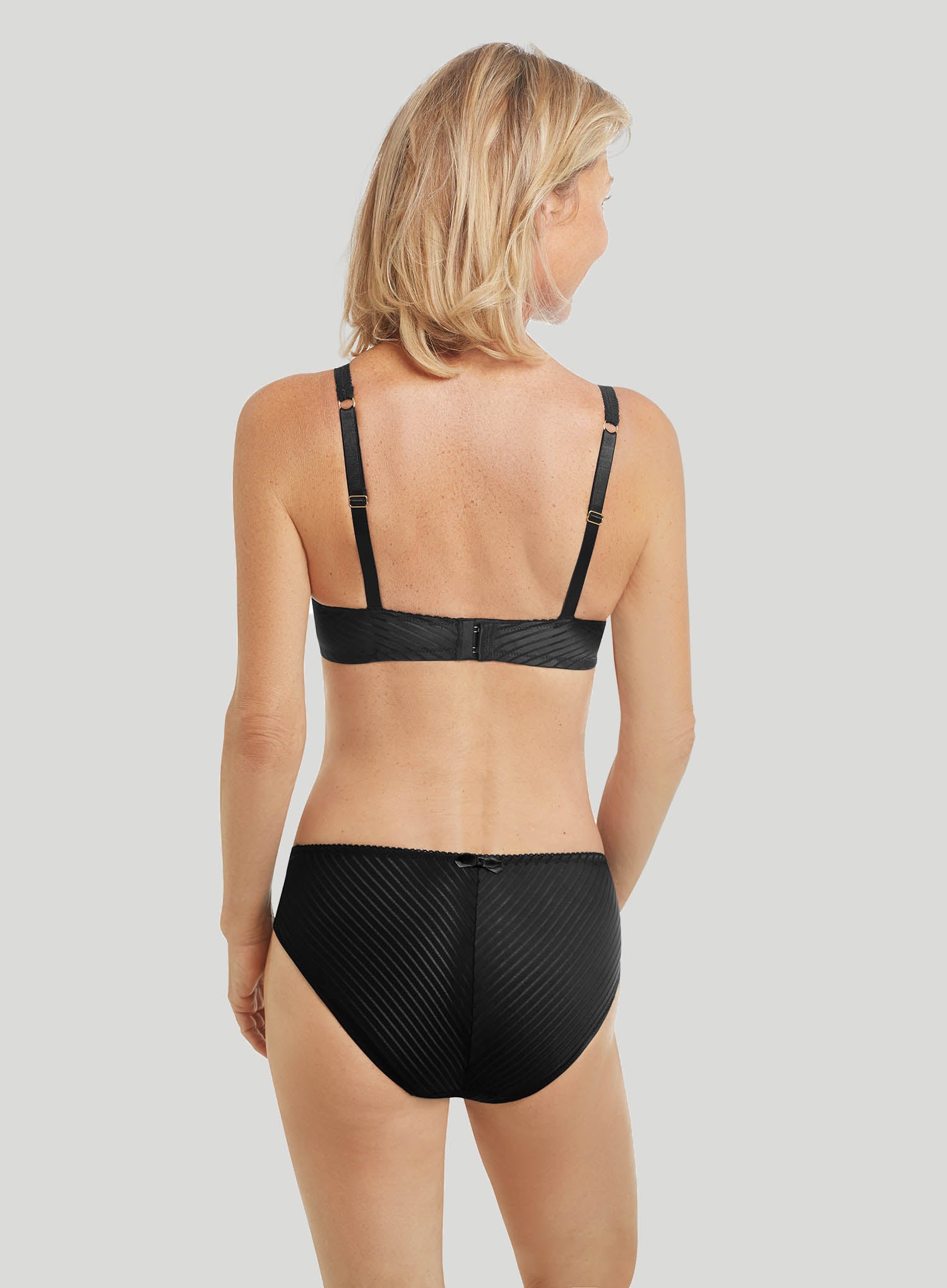 Amoena: Karolina Soft Cup Mastectomy Bra Black Sand