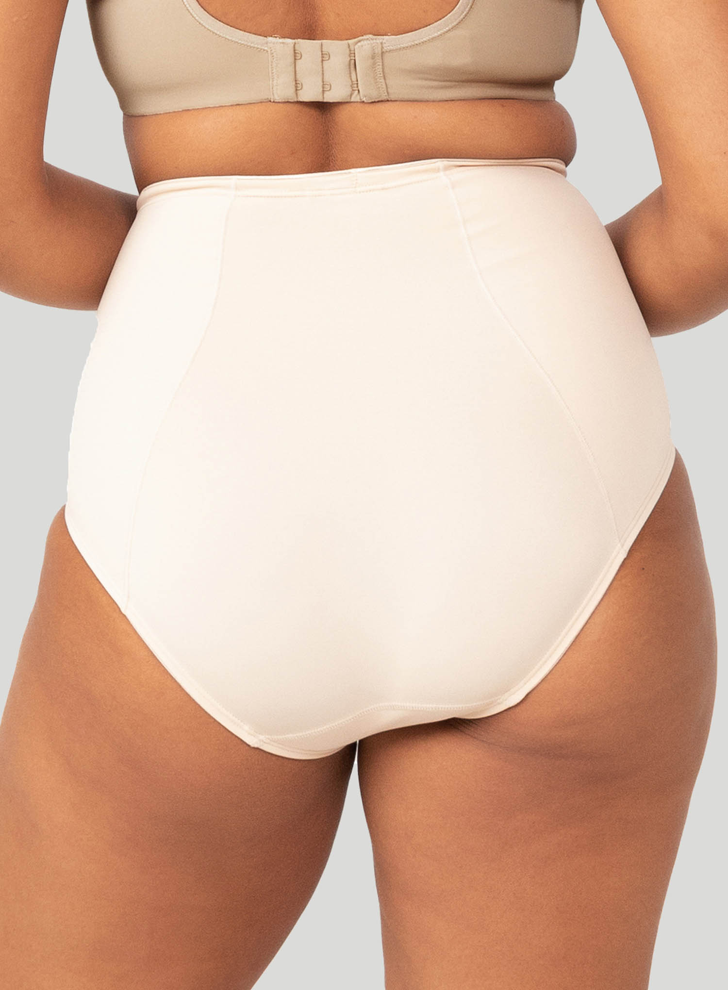 Triumph: Minimiser Hips Panty Teint