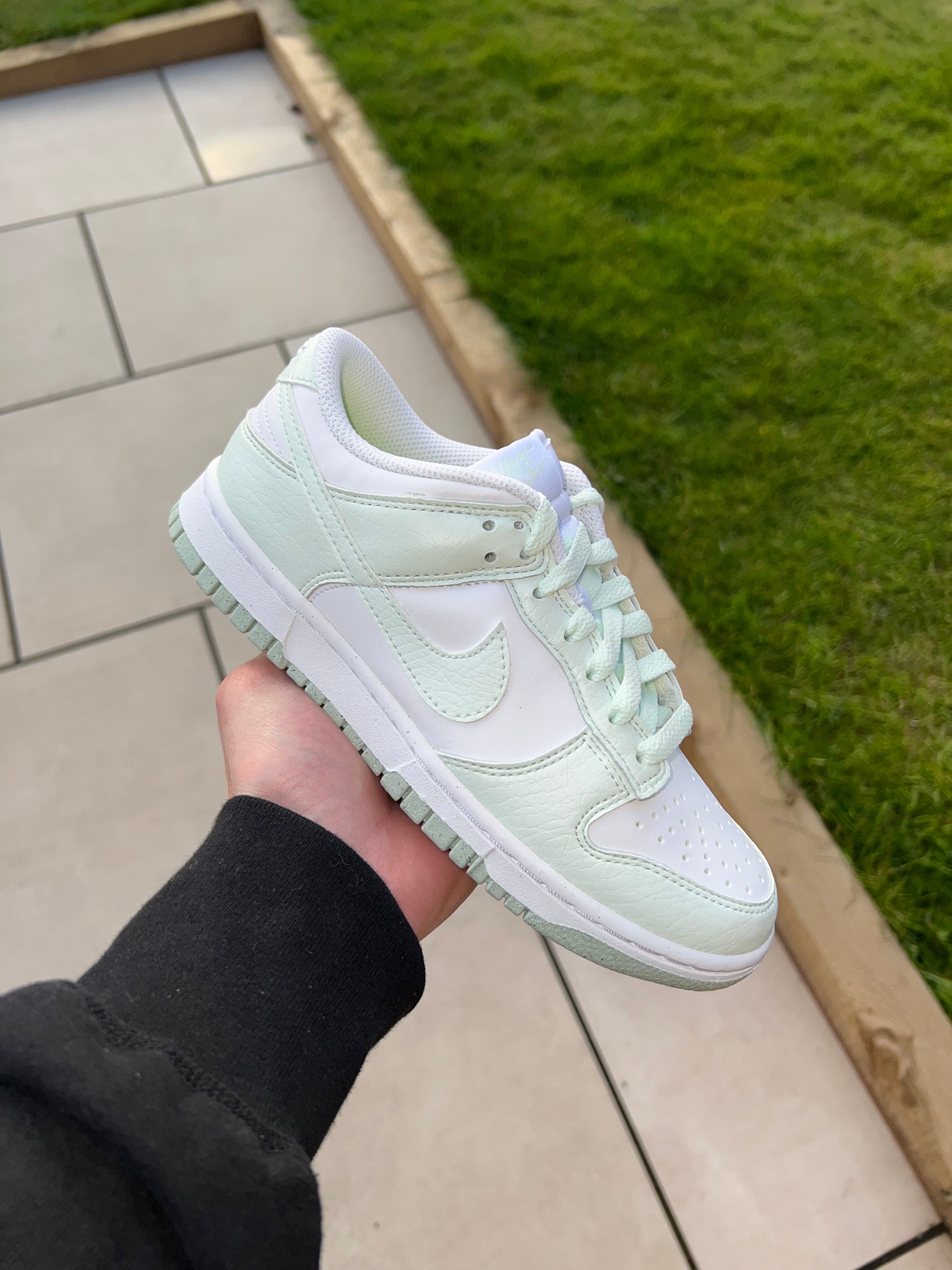 nike mint green