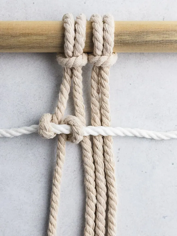 How to create a double half-hitch knot?