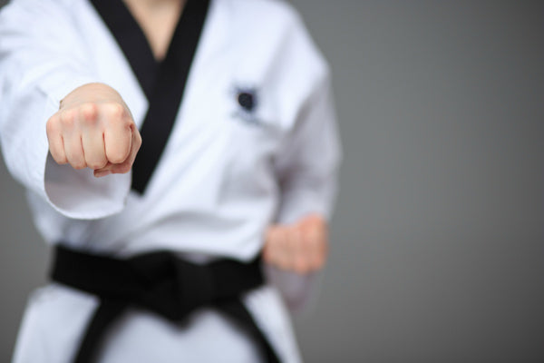 Sin duda el Taekwondo es uno de los deportes y disciplinas más completos que podrás practicar; si estás buscando qué tipo de arte marcial aprender échale un vistazo al Taekwondo.