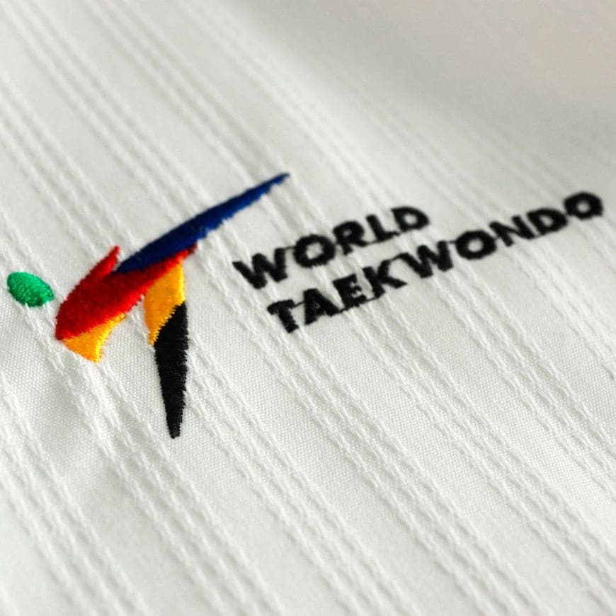 Dobok Taekwondo adidas poomsae femenino wt approved - Solo Marciales