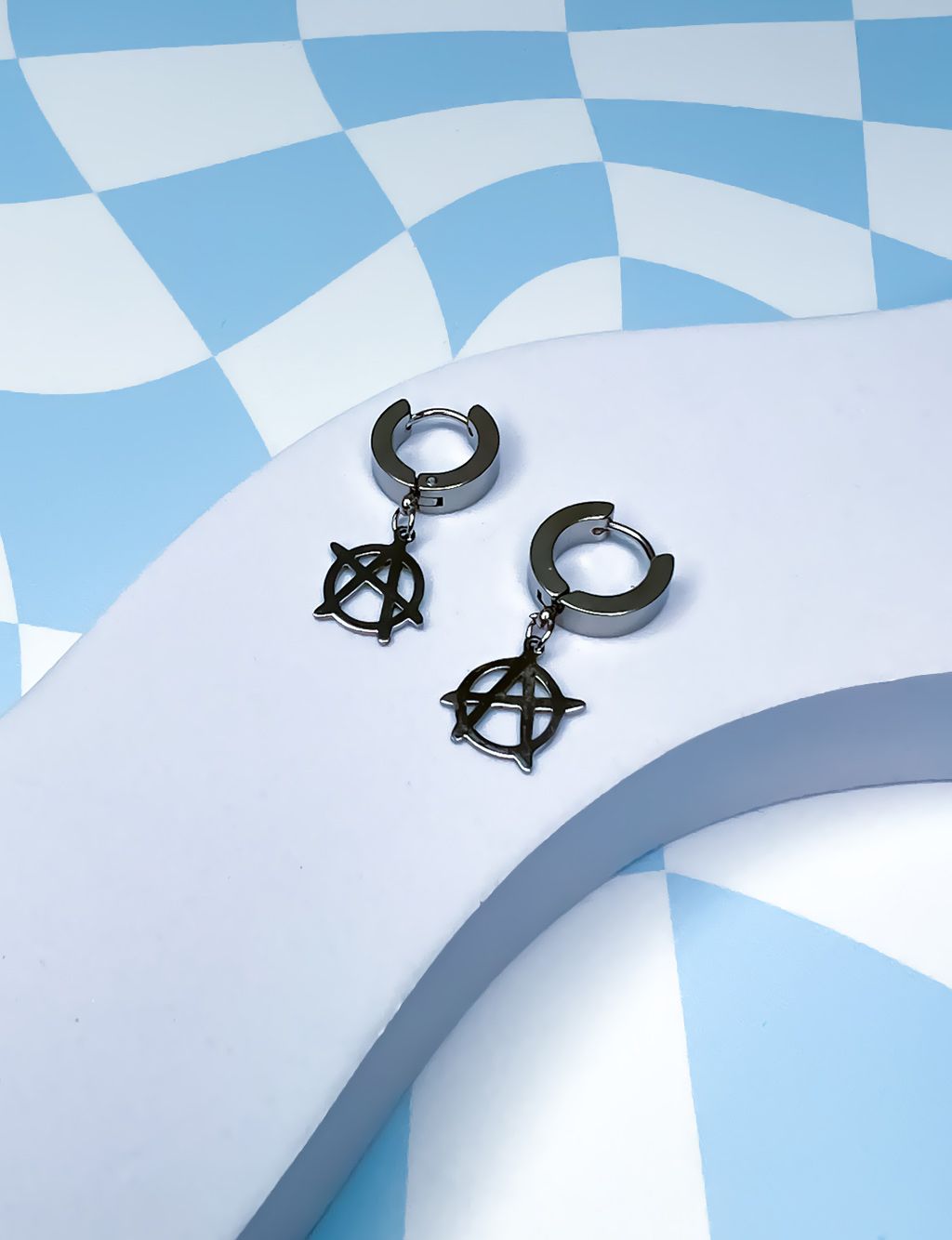 ANARCHY CLASP EARRINGS