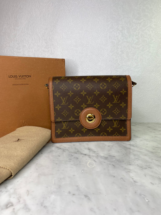 90's Vintage Louis Vuitton epi brown clutch purse. LV epi pouch for un –  eNdApPi ***where you can find your favorite designer  vintages..authentic, affordable, and lovable.