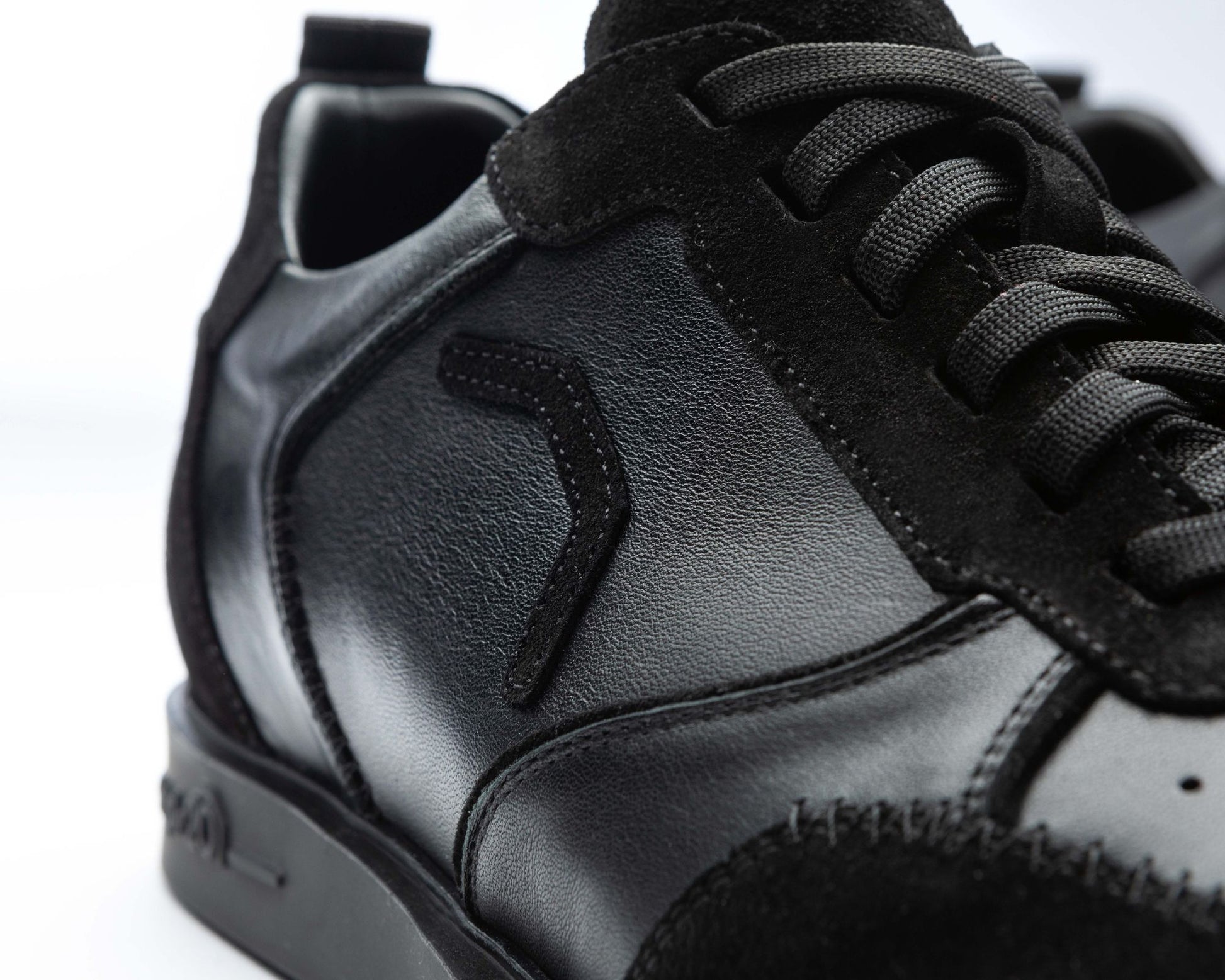 Tot stand brengen Bedelen Benadrukken Dart shoe full leather black | Darts Sneaker | triple20® darts shoes –  www.dartsshoes.com