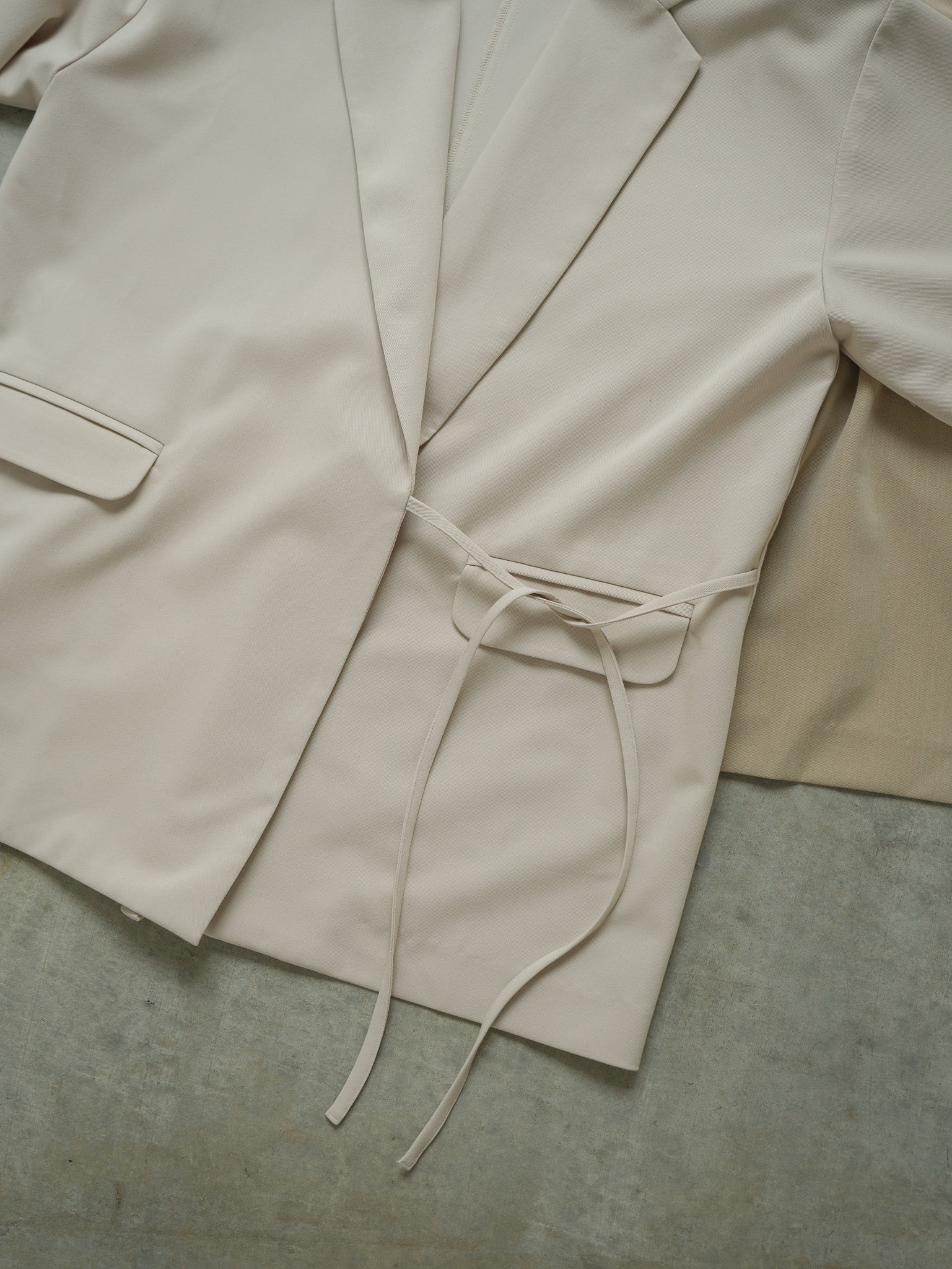 日本産】 eaphi waist rope slit jacket アイボリー agapeeurope.org