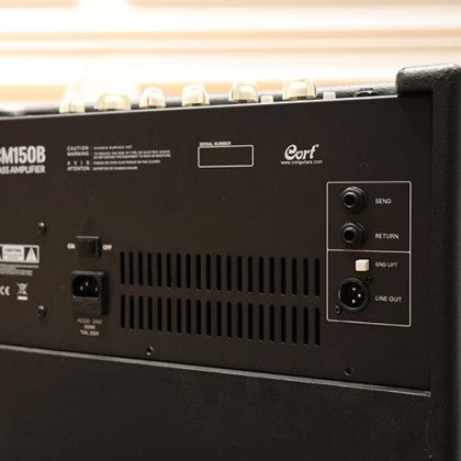 Amplifier Guitar Bass Cort CM150B 150-Watts có hiệu ứng trên bảng phía sau