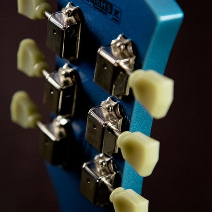 Đàn Guitar Điện Cort CR200 có đầu khoá kiểu cổ điến
