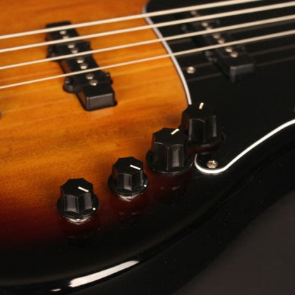 Đàn Guitar Bass 4-dây Cort GB34JJ có hệ thống điện tử hoạt động 2 băng tần