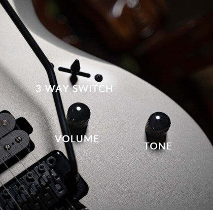 Đàn Guitar Điện Cort X500 Menace bao gồm bộ điều khiển âm lương, âm sắc và bộ điều chỉnh 3 chiều