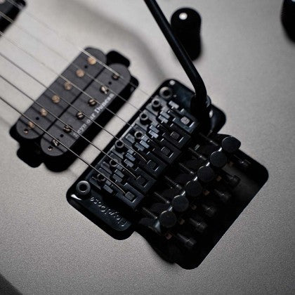 Đàn Guitar Điện Cort X500 Menace được trang bị tremolo FloyRosse 1000 Series