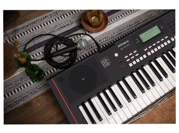 Keyboard Roland E-X10 thiết kế nhỏ gọn, tiện lợi dễ mang đi
