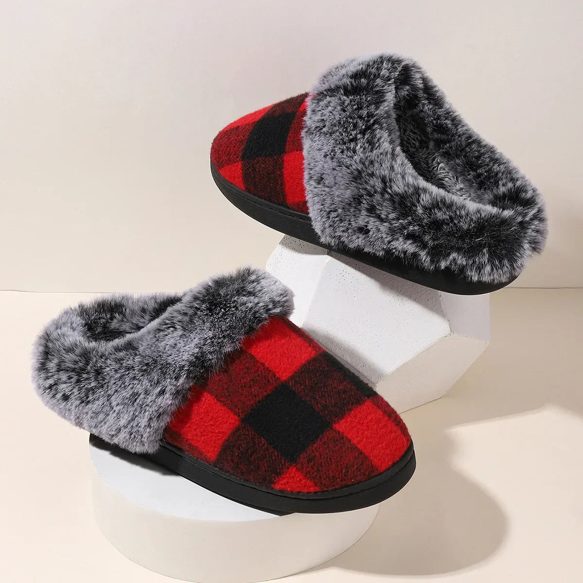 Product Image for Velvet Vibes Slippers - kinderfreundliche Winter-Slipper aus Wolle und Baumwolle mit rutschfester Sohle, Rot / 42-43