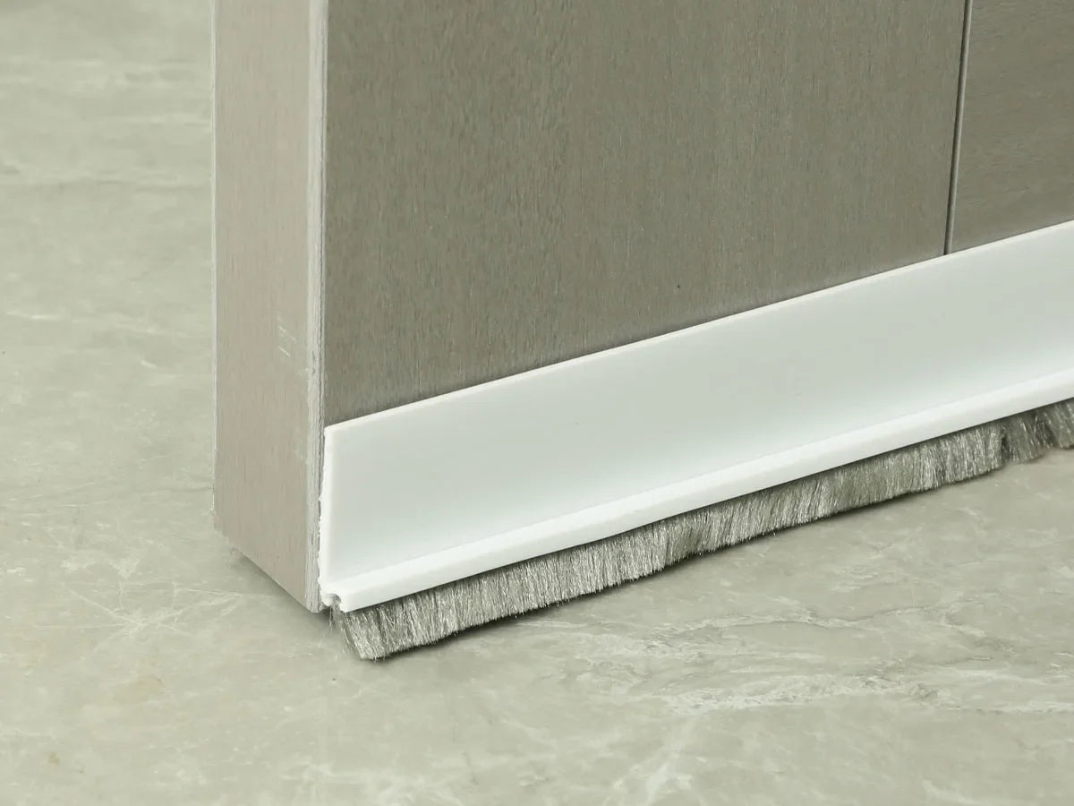 Product Image for Verstellbarer Türdichtungszugstopper mit Bürste | Reduziert Lärm & blockiert Zugluft | Gummitürdichtungsblocker | Türdichtungsstopper für unten, weiß 