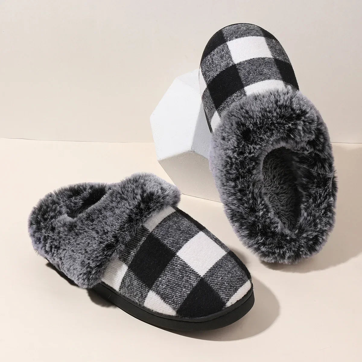 Product Image for Velvet Vibes Slippers - kinderfreundliche Winter-Slipper aus Wolle und Baumwolle mit rutschfester Sohle, Weiß / 42-43