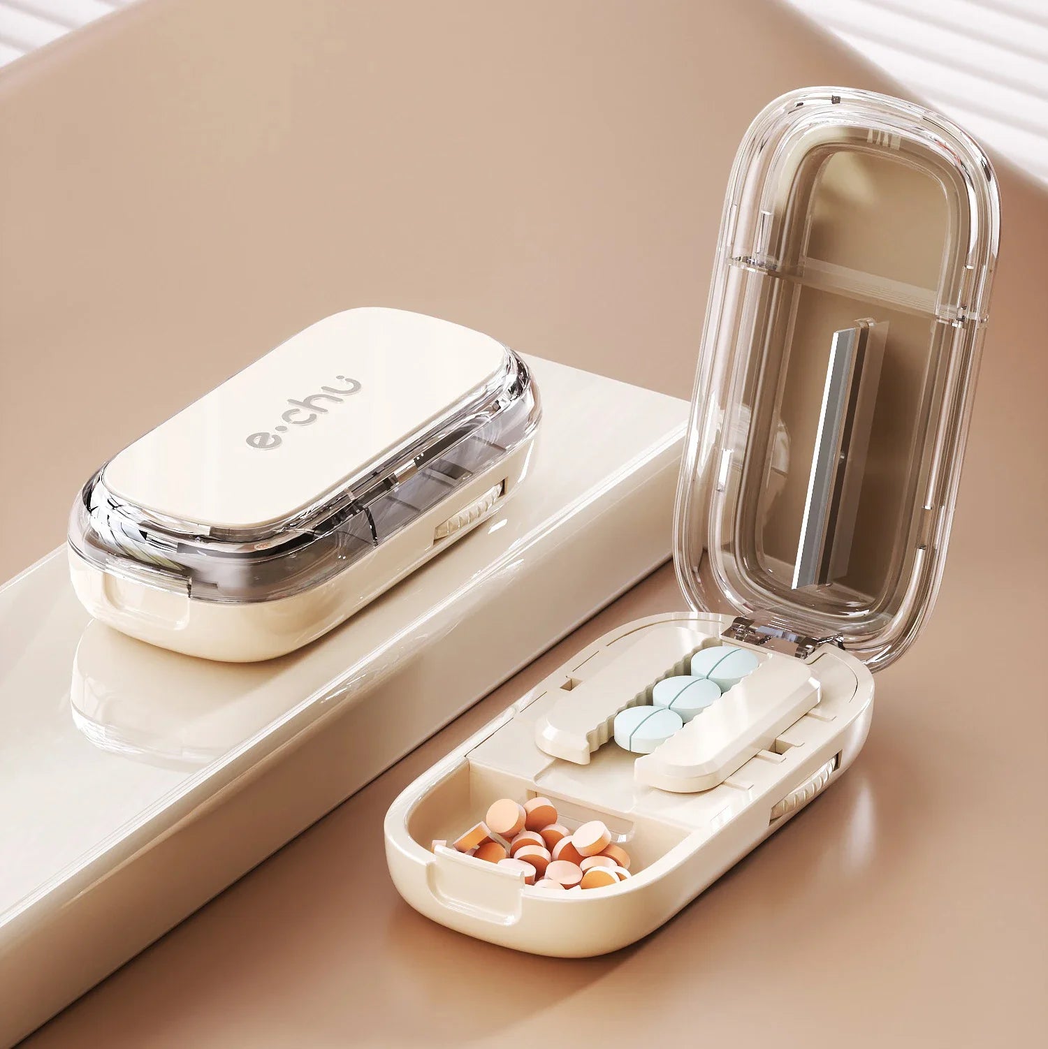 Product Image for Tragbarer Tablettenschneider & Organizer – Staubdichter Medikamentenbox mit Zerkleinerer und Fächern, Weiß / Halb