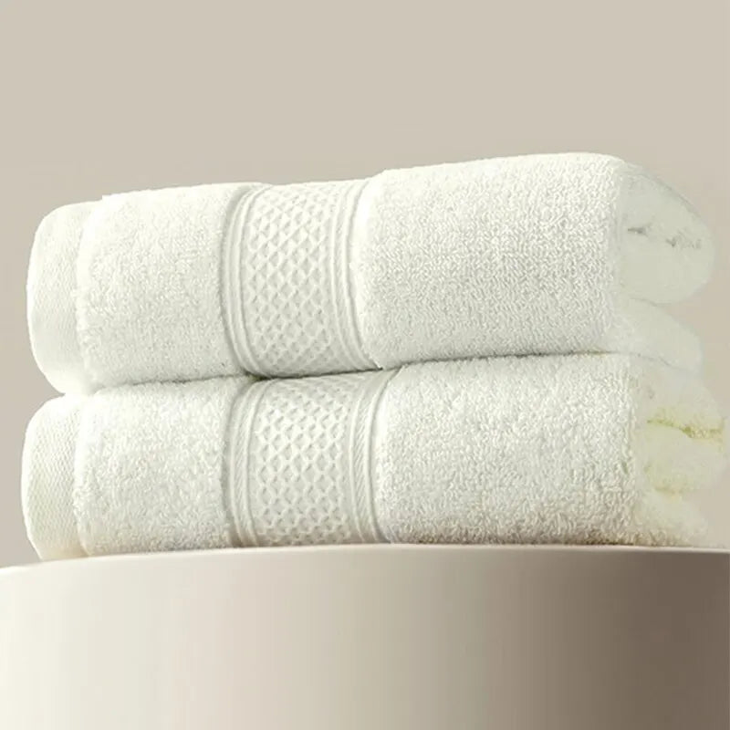 Product Image for Velvet Touch: Luxuriöse Baumwollhandtücher – Höchste Saugfähigkeit, Tender Embrace, Doppelpack, 35x75cm-1 / 2 Stück