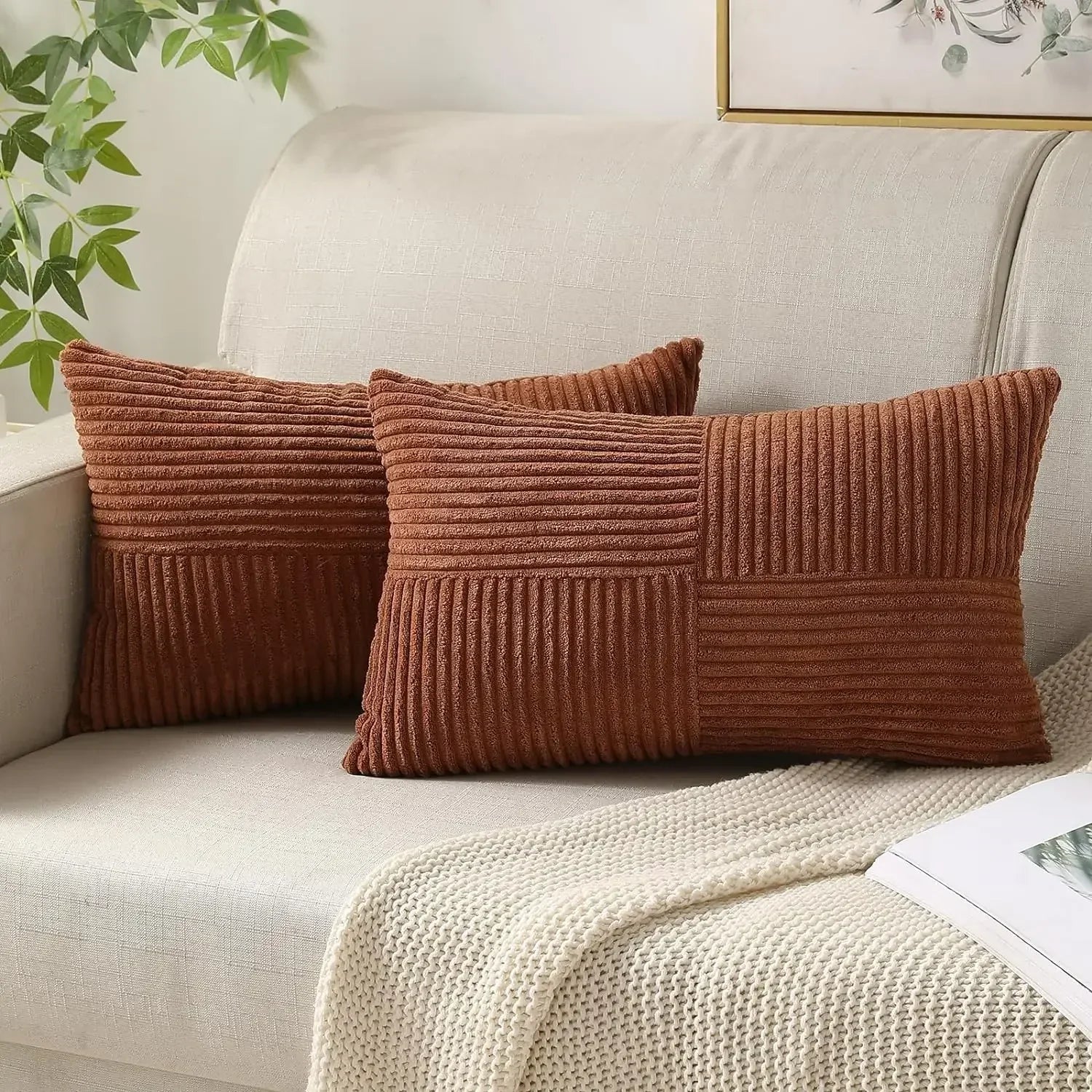 Product Image for VelvetAura Kissenbezug - Stilvolle Gestreifte Kissenbezüge im Luxus Corduroy Set, Braun / 30cm x 50cm