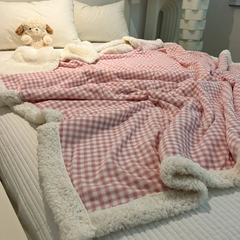 Product Image for Sandsberg | Neue Verdickte Warme Lammfleece Decke Fleece Milch Fleece Kleine Decke Einzelne Wohnheimhülle Decke Winter, puder gitter / 150x200cm 1Stk