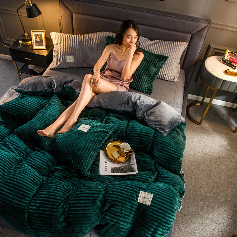 Product Image for Sandsberg | Droomzacht | Bettwäsche | Luxuriös und Bequem | Träume weg in Komfort!, Dunkelgrün / 220x240cm (Doppelbett xl)