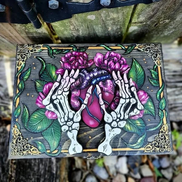 Product Image for Versteckte Schlüsselbox mit Tarotkarte aus Holz mit Händen und Herz, Dreidimensional