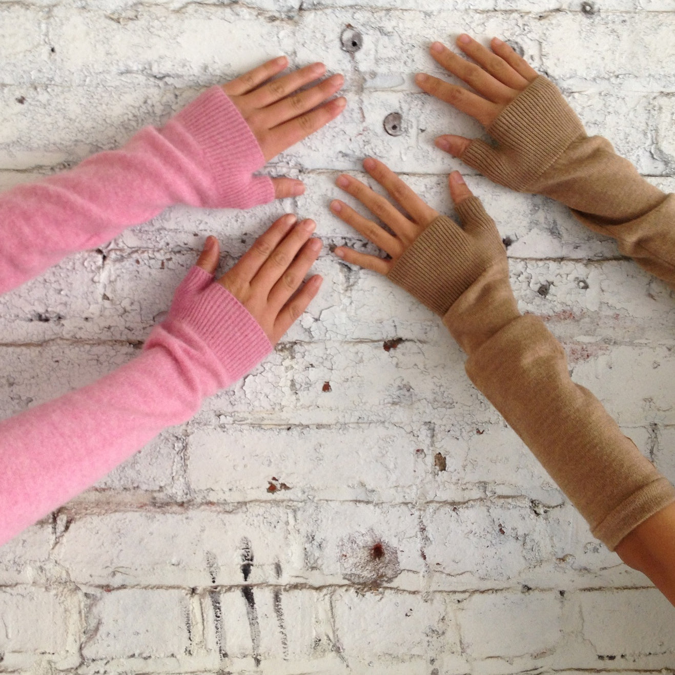 sartoria model in soft pink and brown cashmere arm warmers