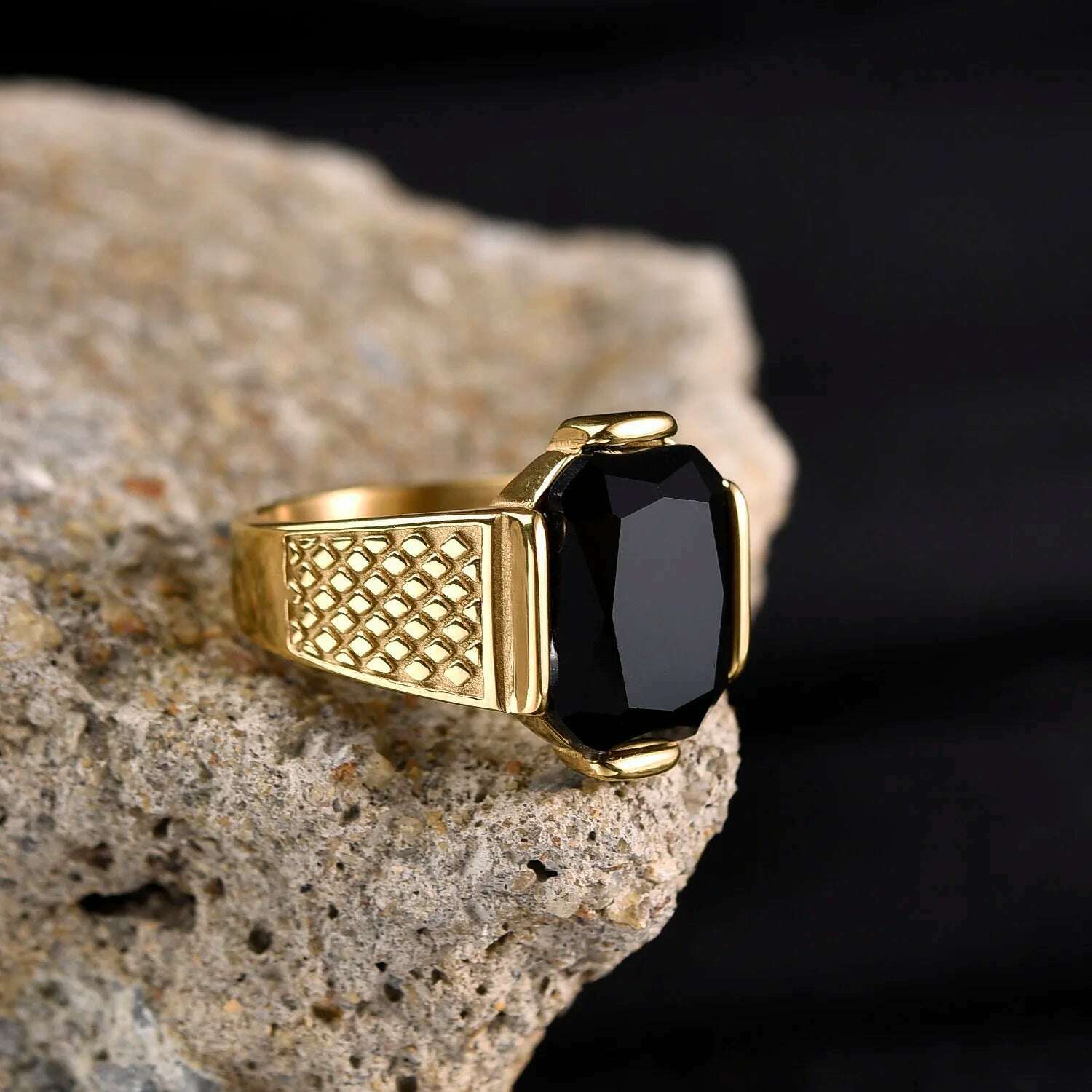 Men's High Quality Vintage Stainless Steel Gemstone Styles 18K Gold Plated Ring Jewelry Professional Factory Made
